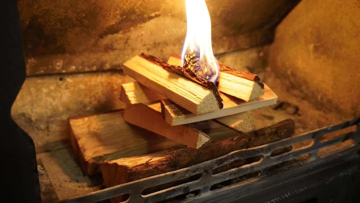 Natural Wood Wool Firelighters 200 Value Pack – Fire Lighters for Wood Burner, Open Fires and Fireplaces – BBQ Starter – Fires Starters- Made by Us in the UK