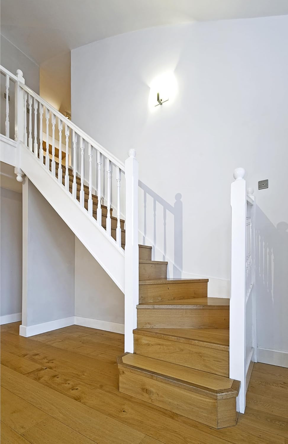 - Wood & Metal Paint - Satin Finish - Brilliant White - 750Ml - Water Based - Non Drip & Quick Drying - Radiator Paint - Low Odour - Dry in 1-2 Hours - 8M2 Coverage per Litre