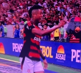 Cheio de problemas, o Vasco era só a sua camisa em campo, mas não segurou o Flamengo
