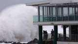 Cyclone Alfred could arrive tonight