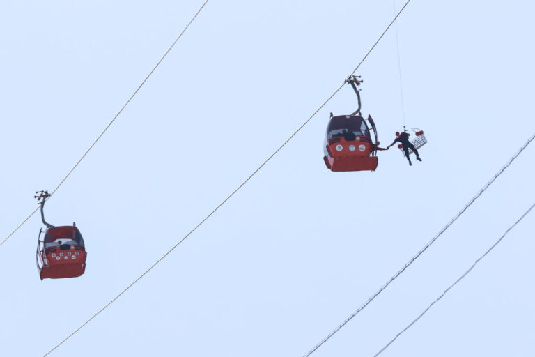 174 People Stranded in Air Rescued After Turkey Cable Car Accident