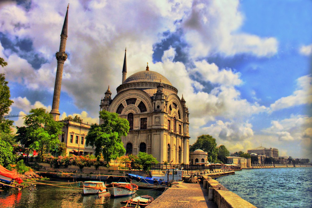 Ortaköy Cami