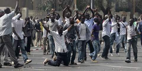 Des Jeunes Manifestants en faveur de OUSMANE SONKO