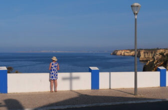 Looking at the bay of Carvoeiro
