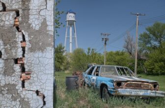 Cracked Wall Junked Car 0895 B