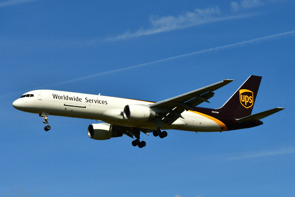 N425UP B757-24APF cn 25370 UPS 190911 Portland International 1002