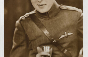 Ben Lyon in Hell’s Angels (1930) | German postcard by Ross V…