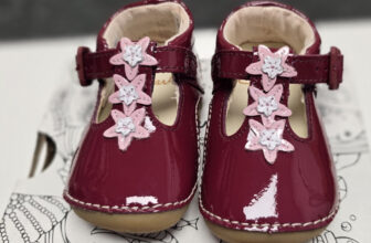 Clarks Girls Burgundy Patent Leather Mary Jane Dress Shoes Flower, UK 2 G