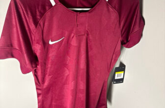 Nike Dri-FIT Women’s S Burgundy V-Neck Soccer T-Shirt 839965-692