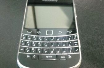 BlackBerry Bold 9900 8GB -Black+ Mint condition+ (Unlocked)+ ON SALE~