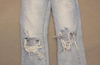Rock&Republic Size 4 Womens Blue Cotton Blend Pocket Distressed Ankle Jeans 348