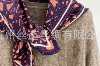 70% Cashmere 30% Silk Shawl 2 Face Scarf Bandana Purple totem Print 26” Wrap