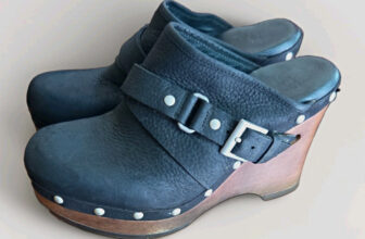 UGG Women’s Black Leather Closed Toe Mule Wedge Clog Buckle Studded US 6 EU 37