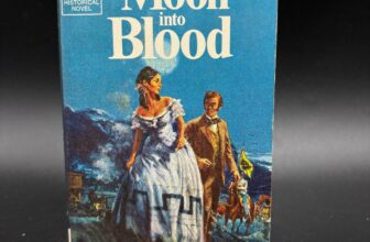 Catherine Gavin THE MOON INTO BLOOD vintage 1970 1st prtg PB