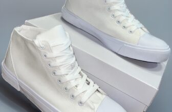 NEW & BOXED SIZE UK-8 AKEDO SIGNATURE WHITE HIGH TOP TRAINERS (Converse style)
