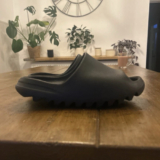 adidas Yeezy Slides Men’s Black Rubber Slip-On Slider Sandals Logo UK 7