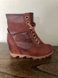 Barely Worn WATERPROOF Sorel Joan Of Arctic Wedge Boots in Dark Rose W’s Size 8
