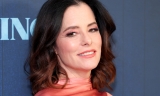 Parker Posey’s Orange Creamsicle Nails Are an Unexpected Spring Shade